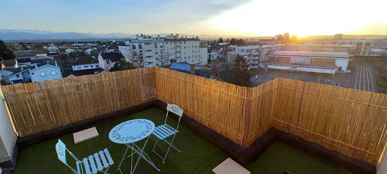 Le Belvedere Dernier Etage Avec Terrasse Wifi Fibre Apartment Tarbes France